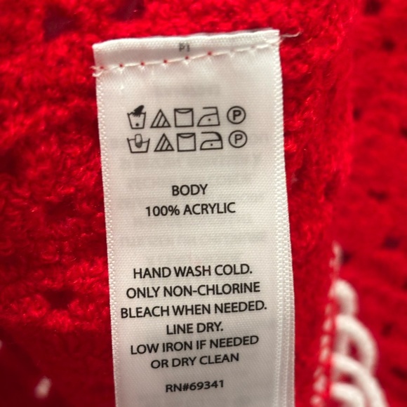 NWT House of Harlow 1960 fringed crochet poncho shrug with 3D White Hearts - Picture 7 of 8